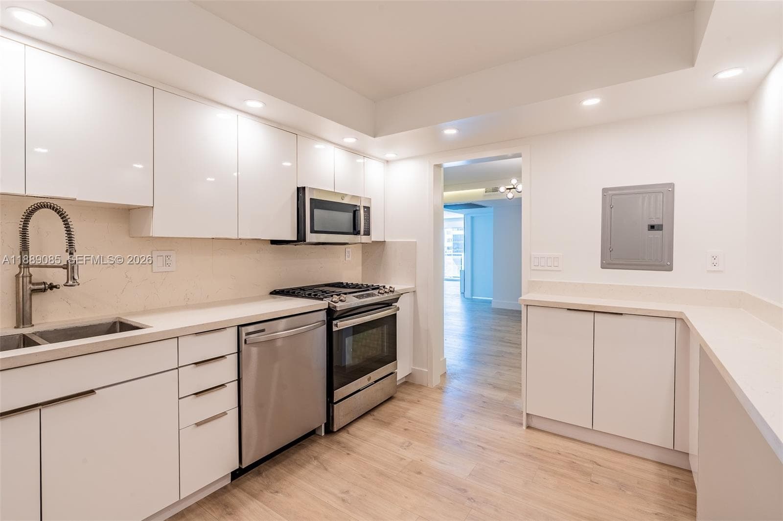 PARKER PLAZA CONDO ESTATE · #1127 in Hallandale Beach - Photo 13