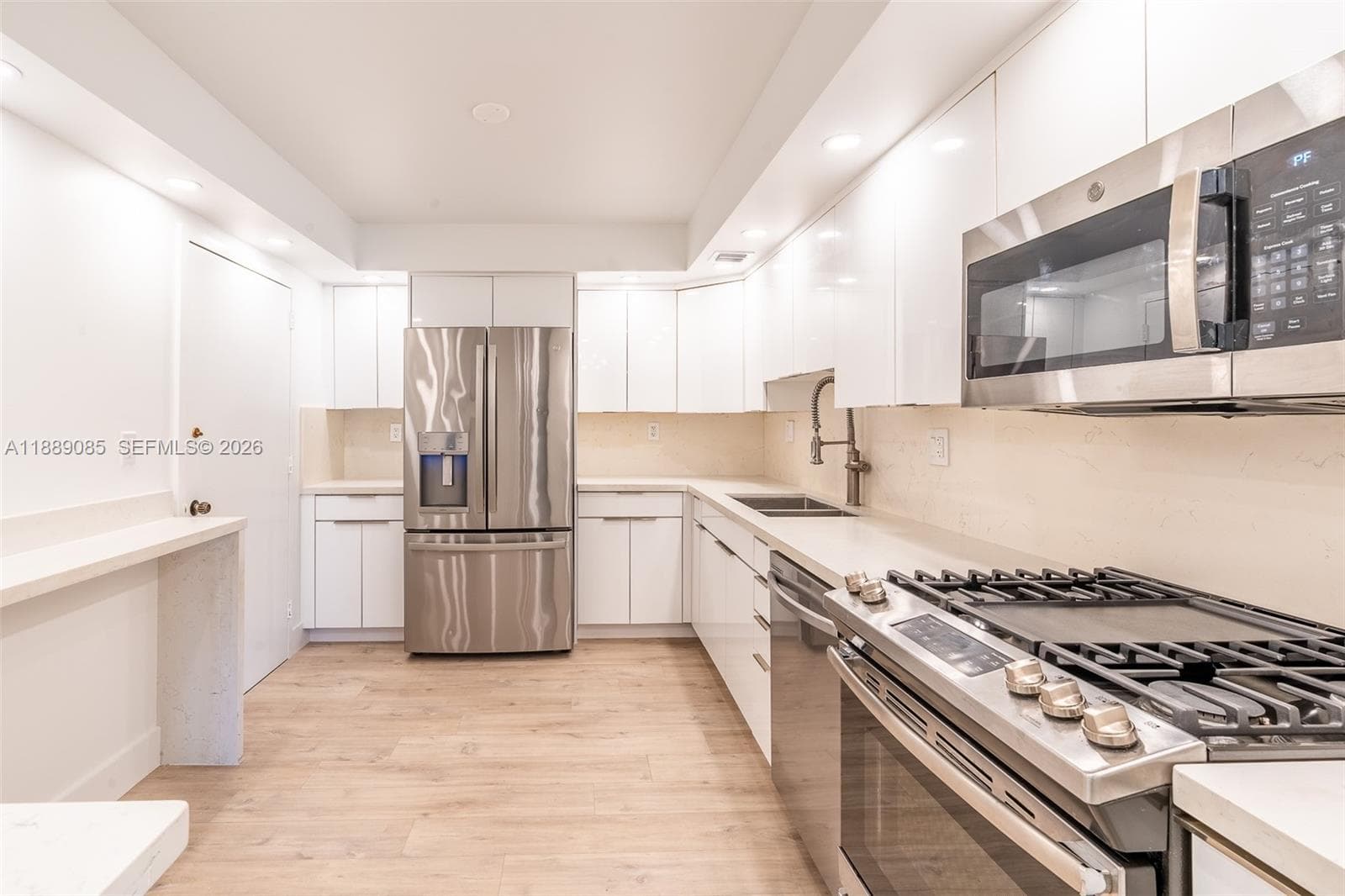 PARKER PLAZA CONDO ESTATE · #1127 in Hallandale Beach - Photo 12