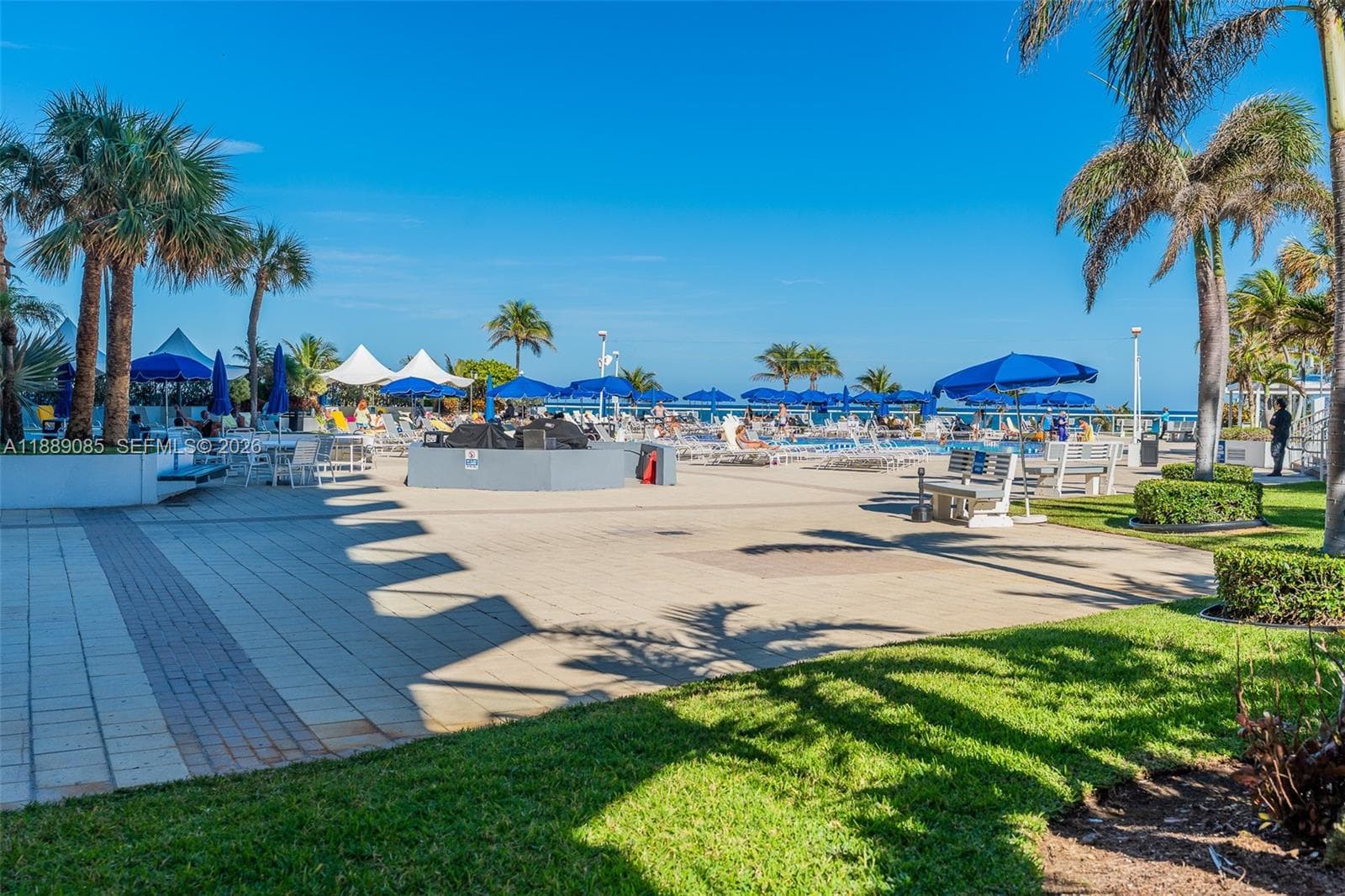 PARKER PLAZA CONDO ESTATE · #1127 in Hallandale Beach - Photo 36