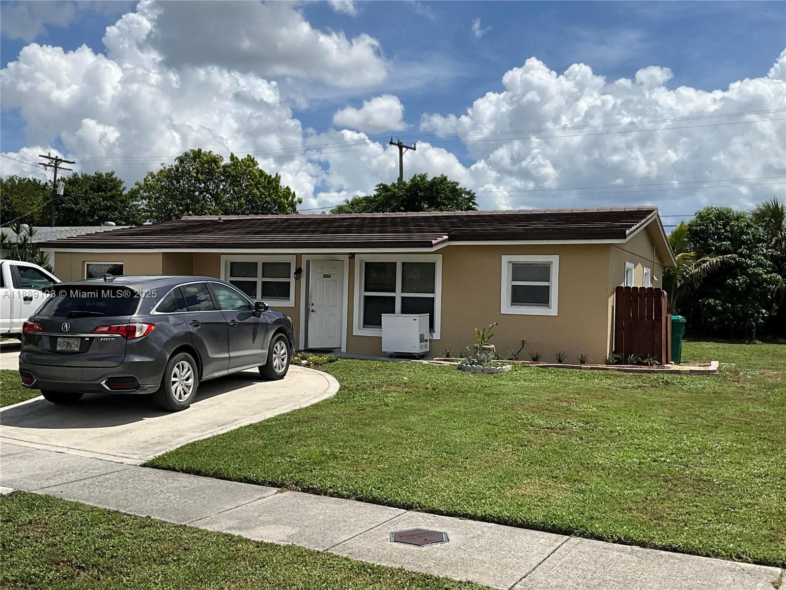 720 NW 38th Ave photo 1