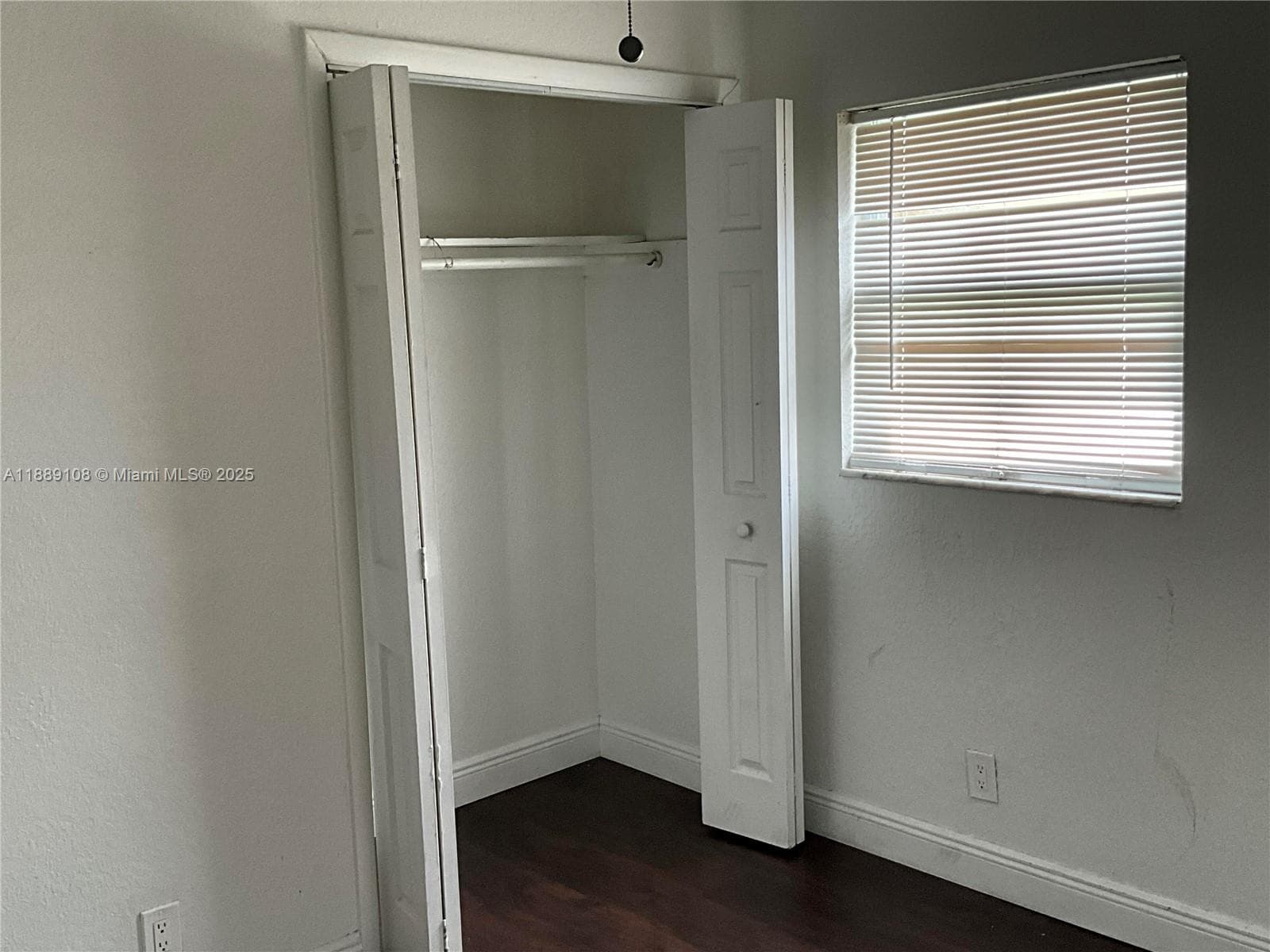 720 NW 38th Ave photo 4