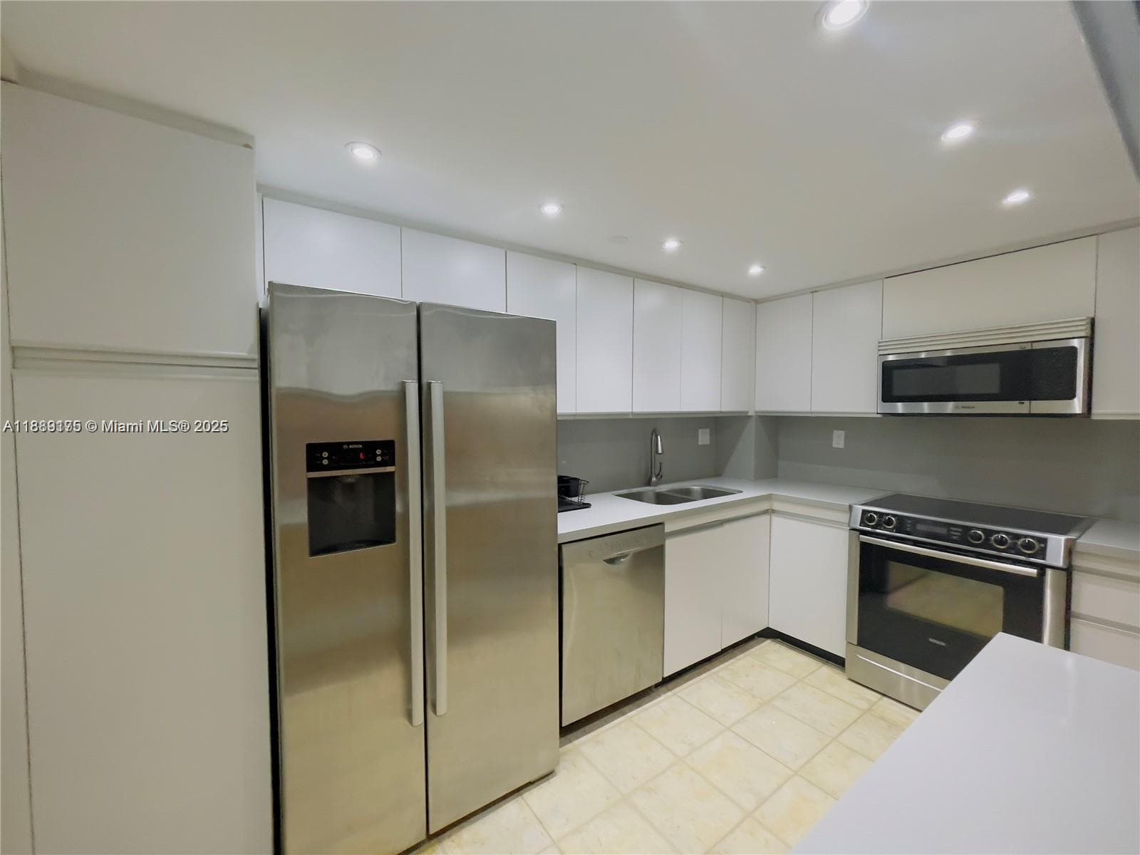 TOWERS OF QUAYSIDE CONDO · #309 in Miami - Photo 2