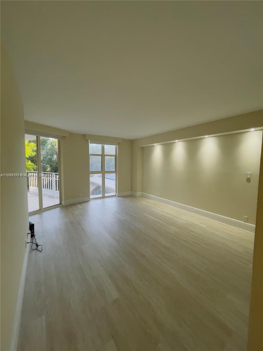 TOWERS OF QUAYSIDE CONDO · #309 in Miami - Photo 6