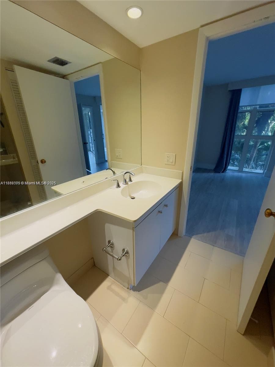 TOWERS OF QUAYSIDE CONDO · #309 in Miami - Photo 9