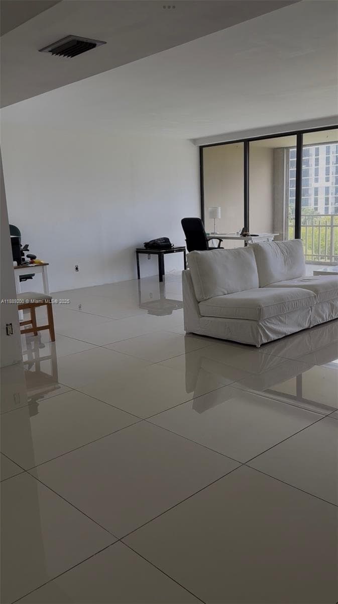 JOCKEY CLUB III CONDO · #654 in Miami - Photo 5