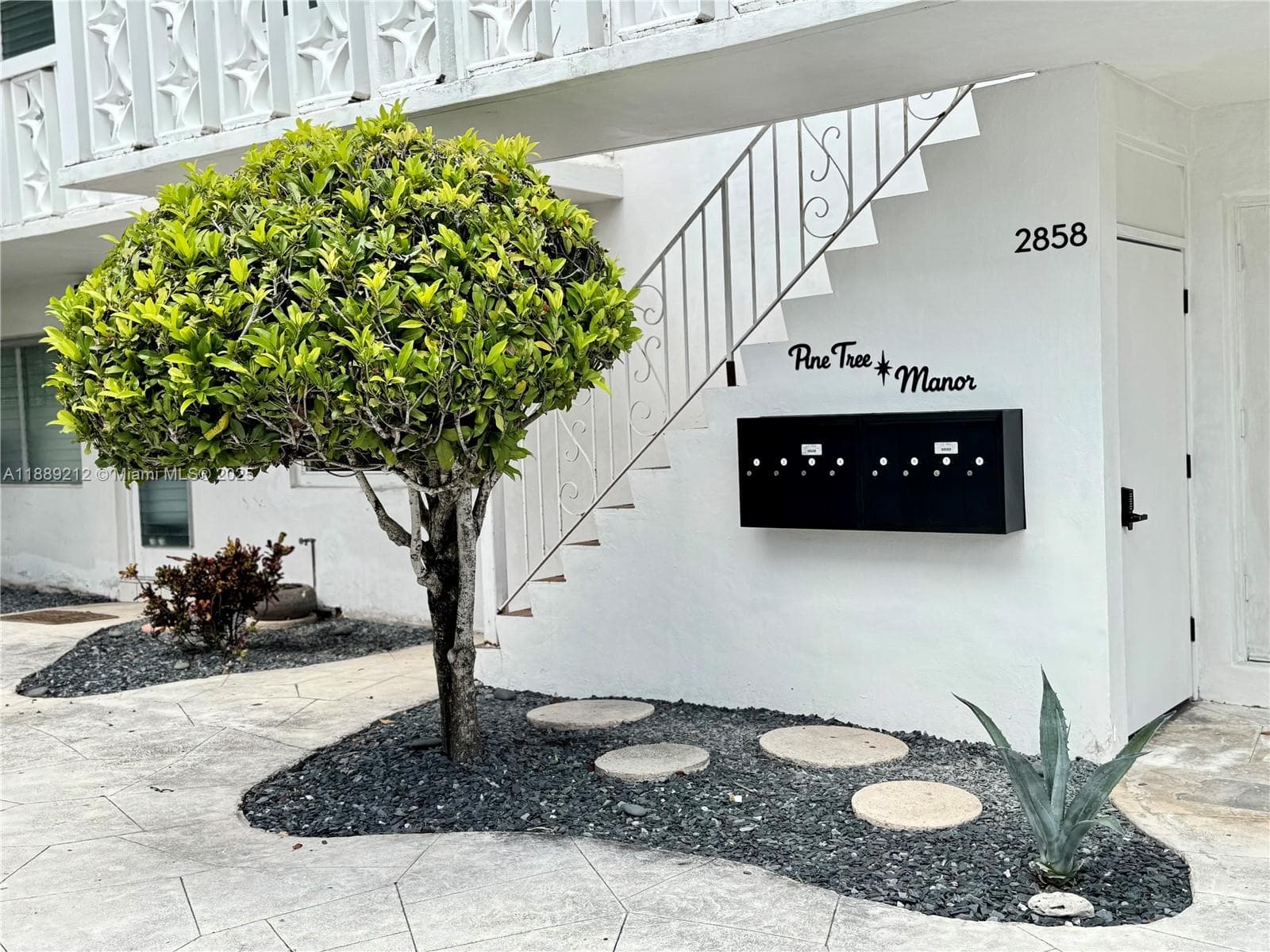 Pinetree Manor · #4 in Miami Beach - Photo 28