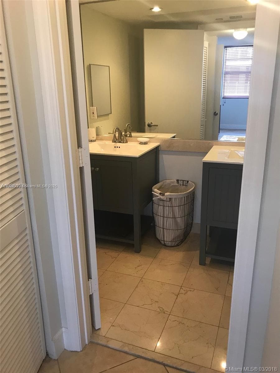 THE COLLINS CONDO · #912 in Miami Beach - Photo 13