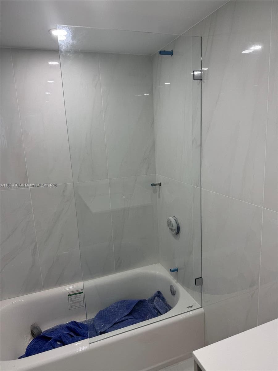 RESIDENCES ON HOLLYWOOD · #511 in Hollywood - Photo 13