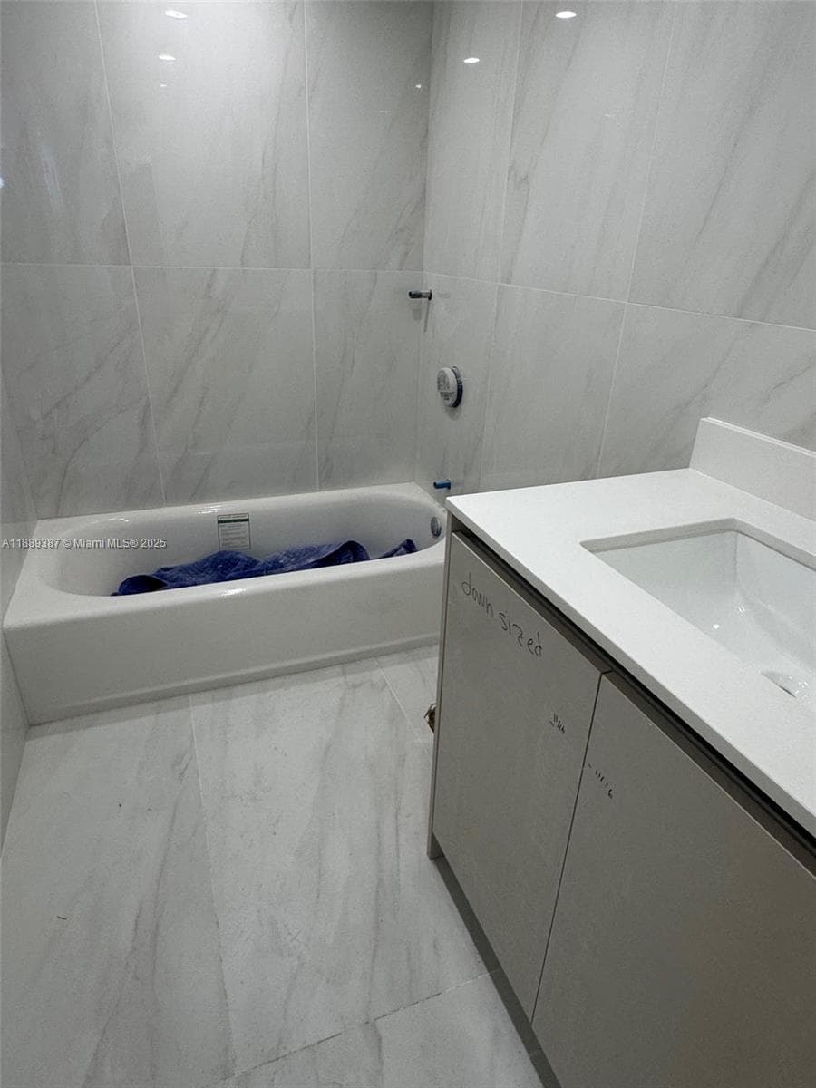 RESIDENCES ON HOLLYWOOD · #511 in Hollywood - Photo 12