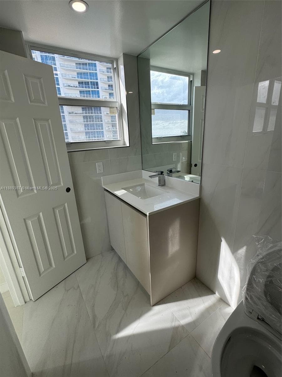 RESIDENCES ON HOLLYWOOD · #511 in Hollywood - Photo 5