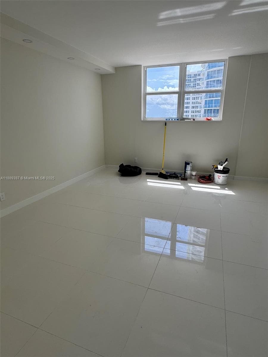 RESIDENCES ON HOLLYWOOD · #511 in Hollywood - Photo 9