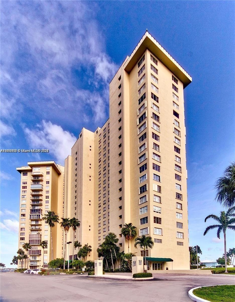 JOCKEY CLUB CONDO · #18E in Miami - Photo 14