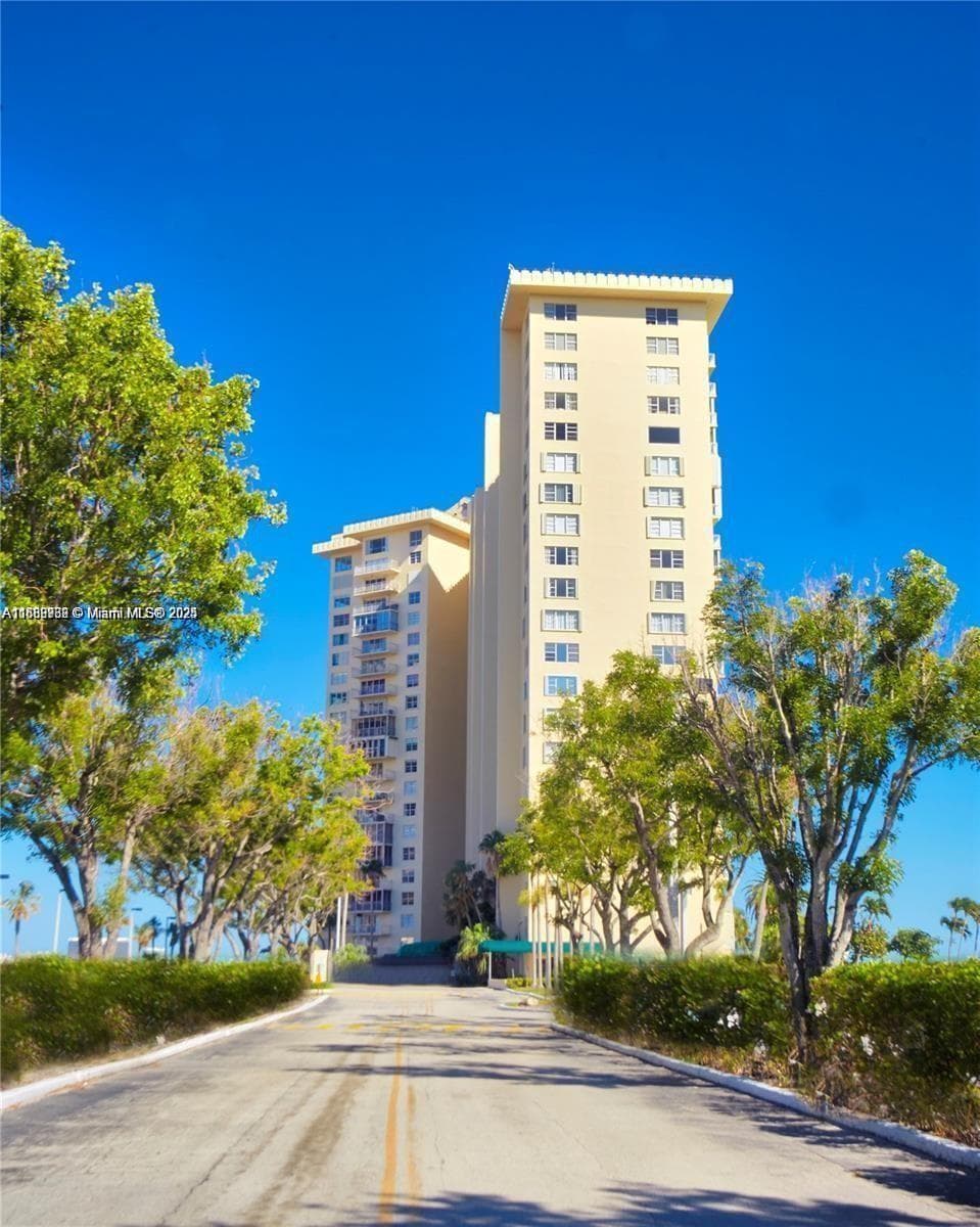 JOCKEY CLUB CONDO · #18E in Miami - Photo 15