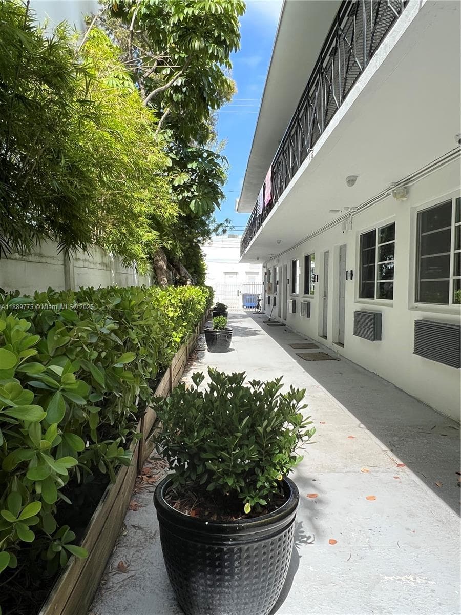 SAPPHIRE SOBE CONDO · #4 in Miami Beach - Photo 2