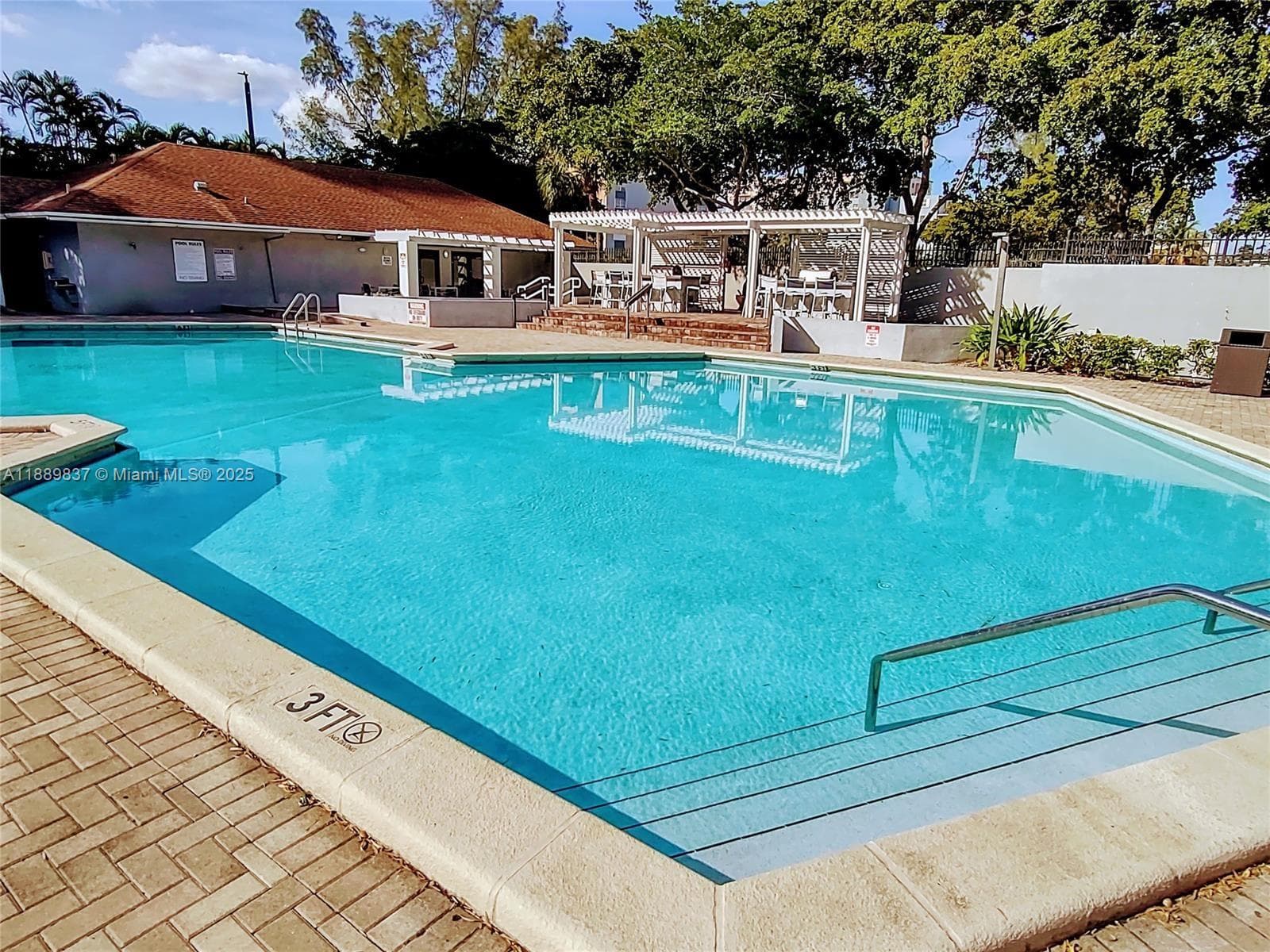 GREENWICH PH I CONDO · #A1213 in North Miami - Photo 4