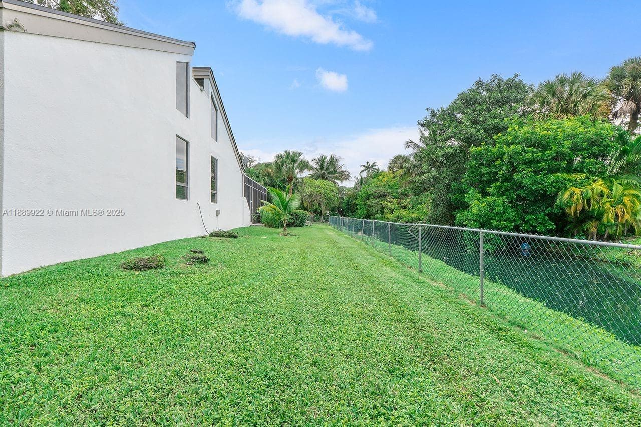 7605 SW 160th Ter photo 12