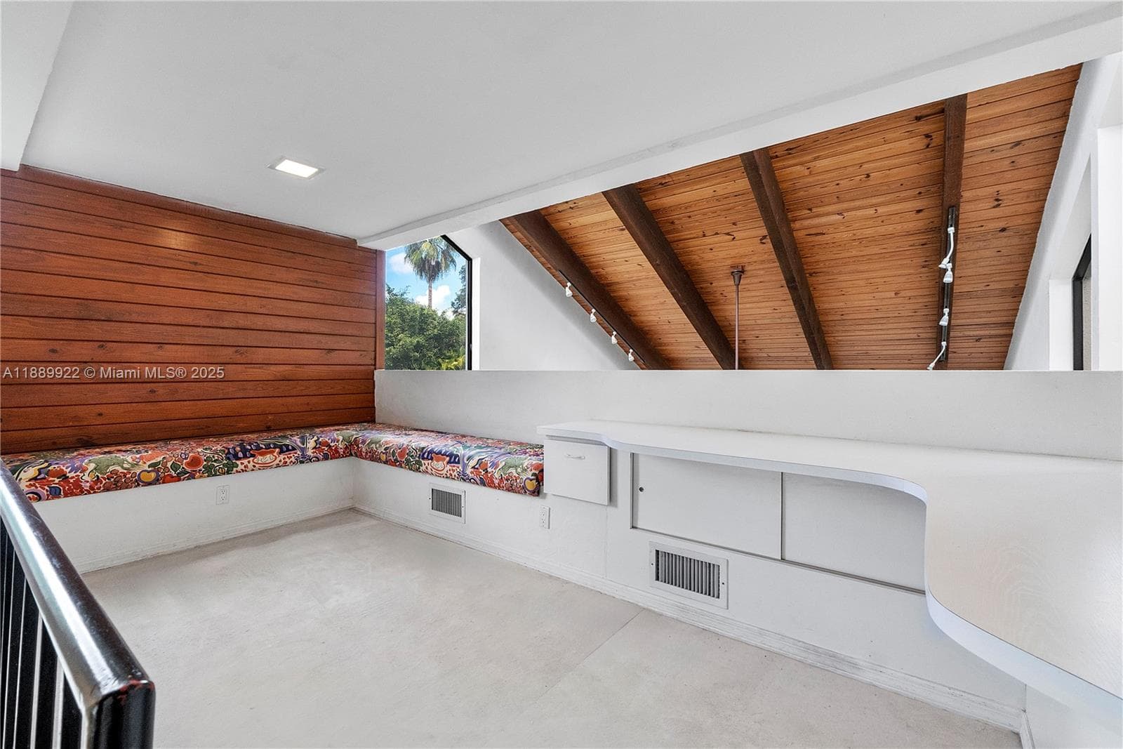 7605 SW 160th Ter photo 15