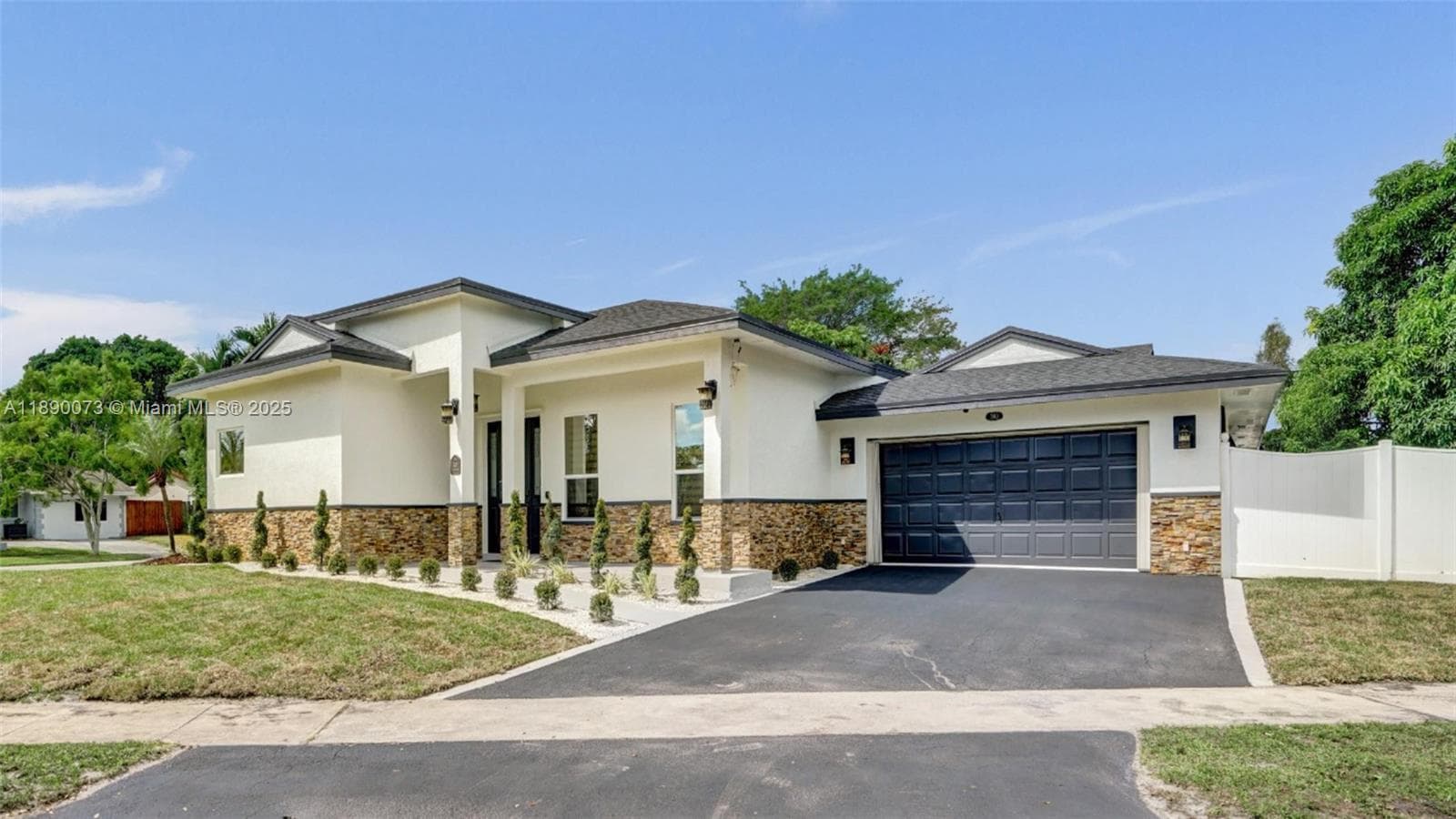300 W Chaminade Dr photo 2