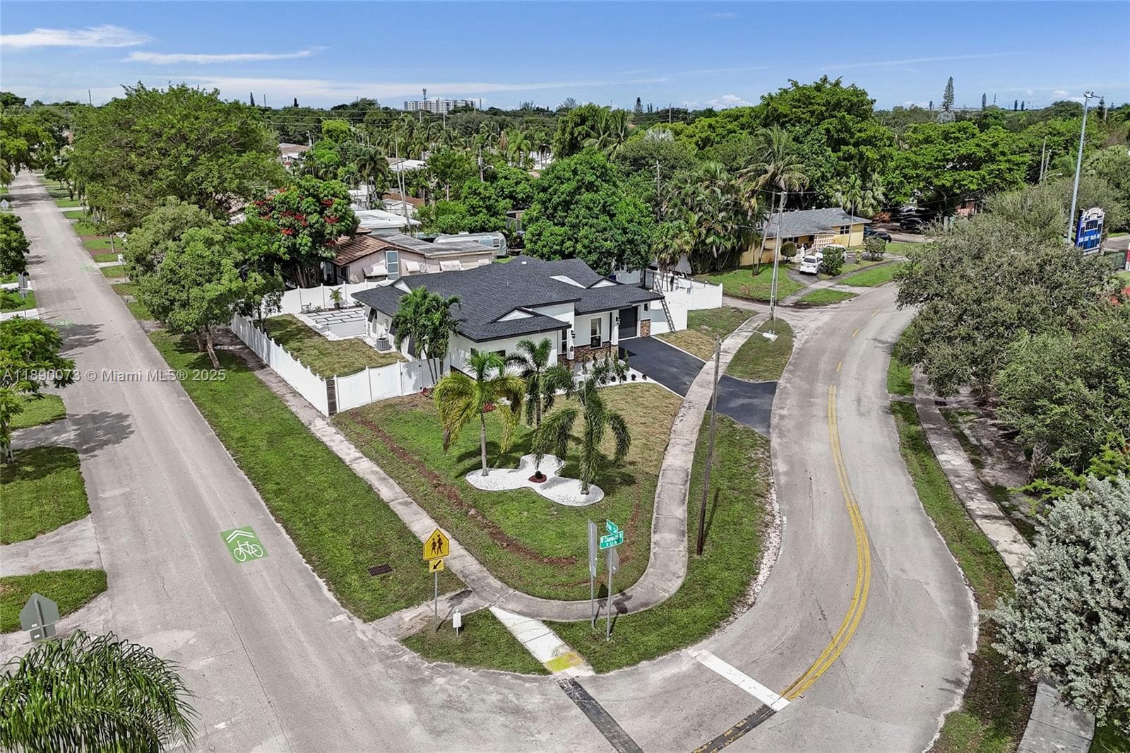 300 W Chaminade Dr photo 6