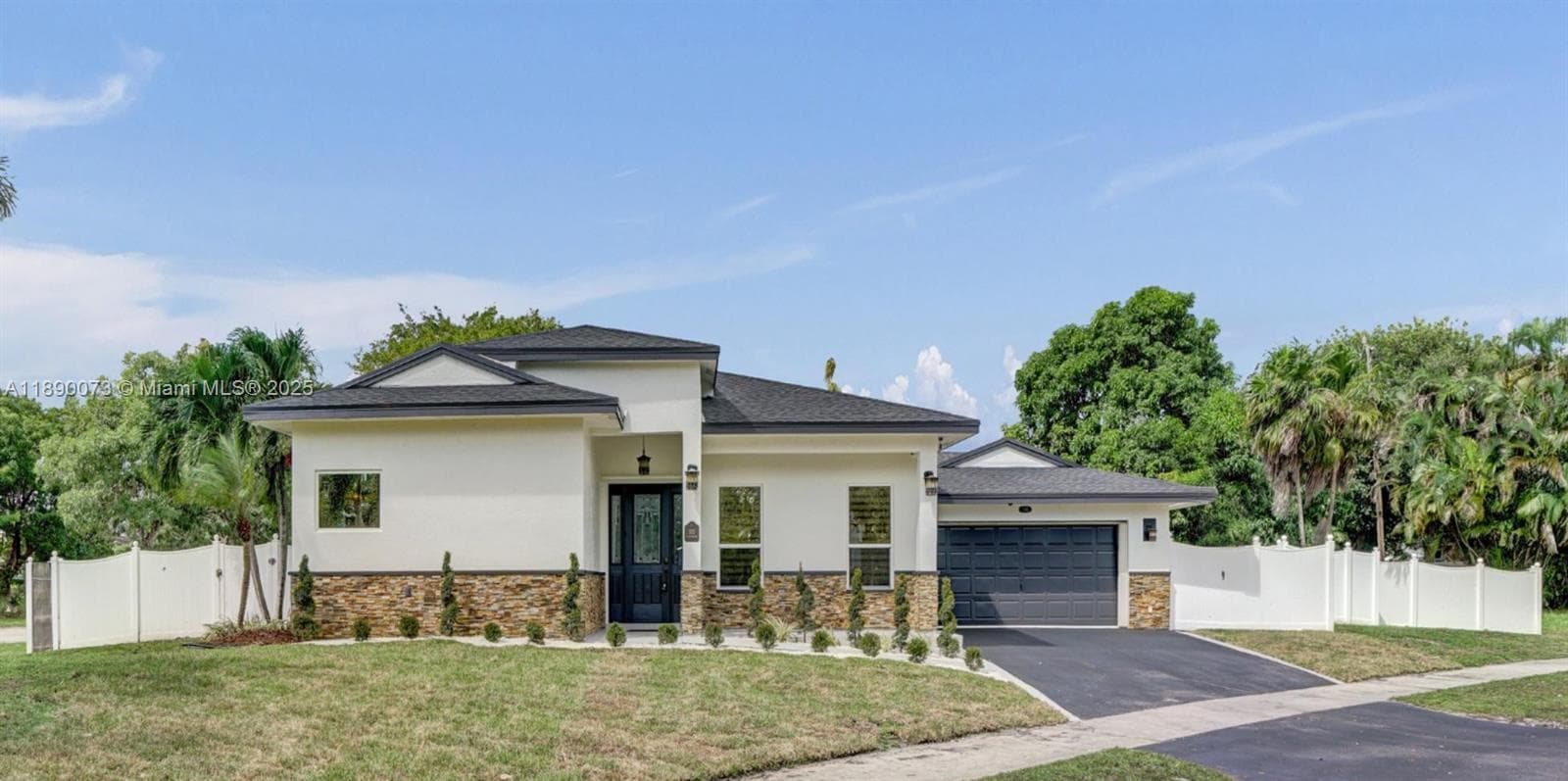 300 W Chaminade Dr photo 3