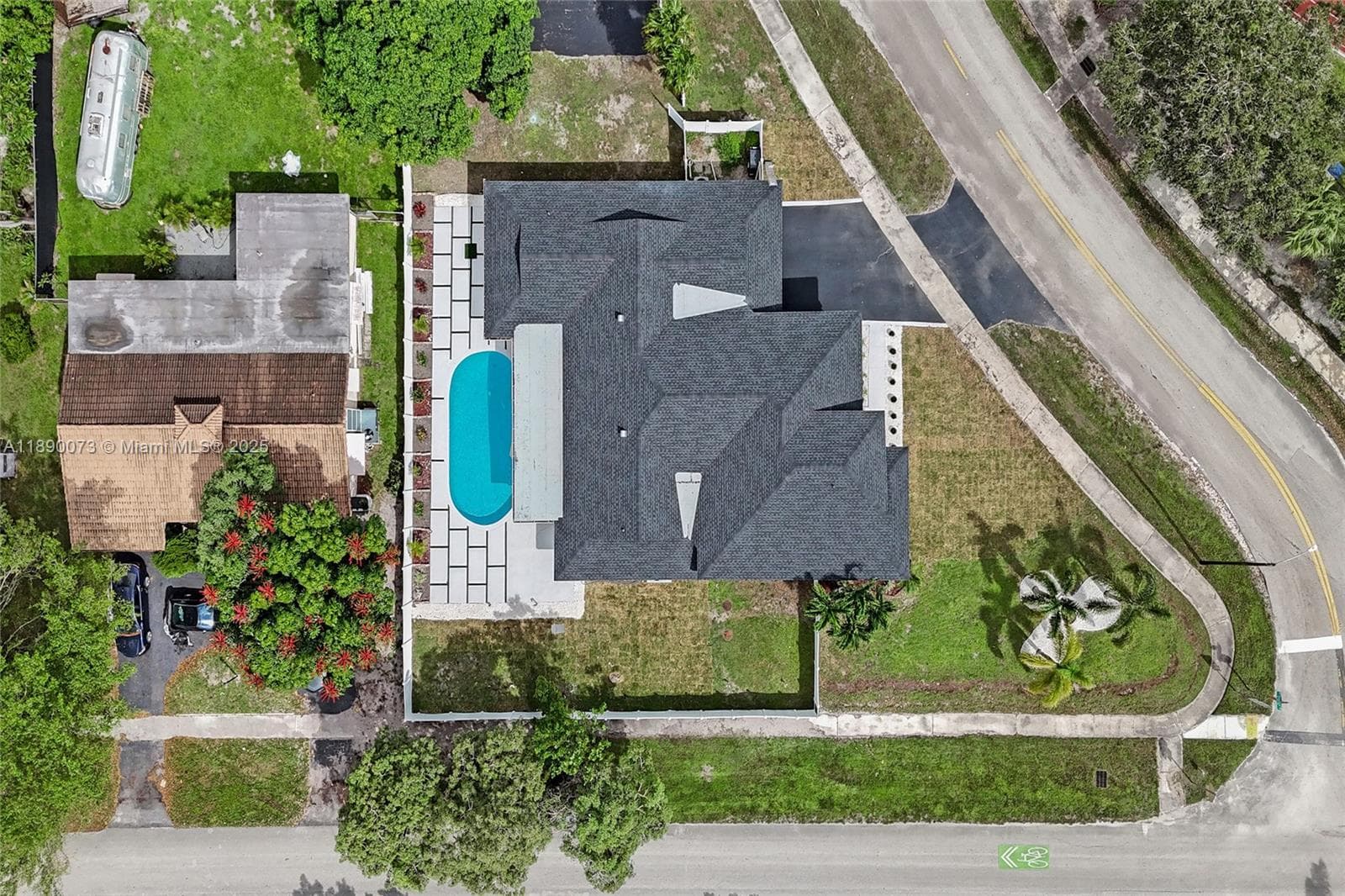 300 W Chaminade Dr photo 8