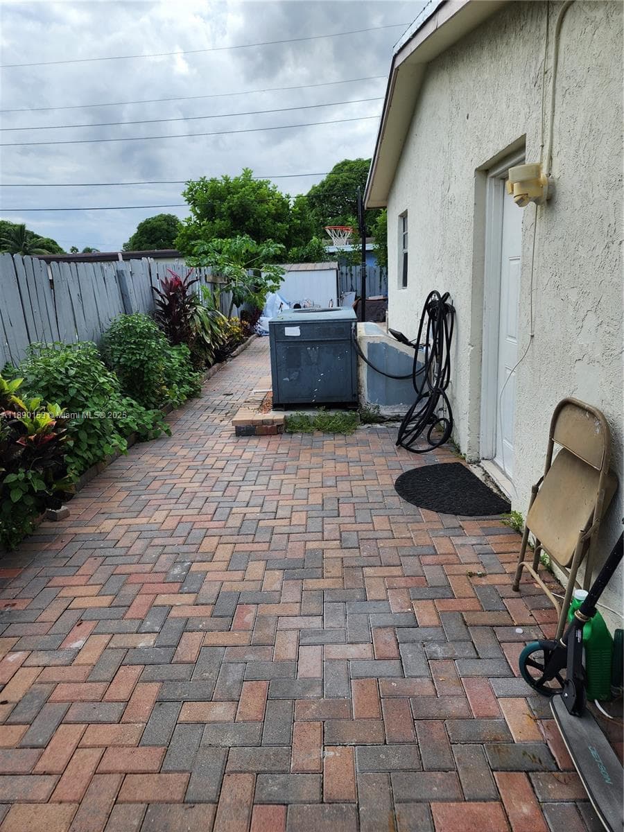 4361 NW 35th Ave photo 2