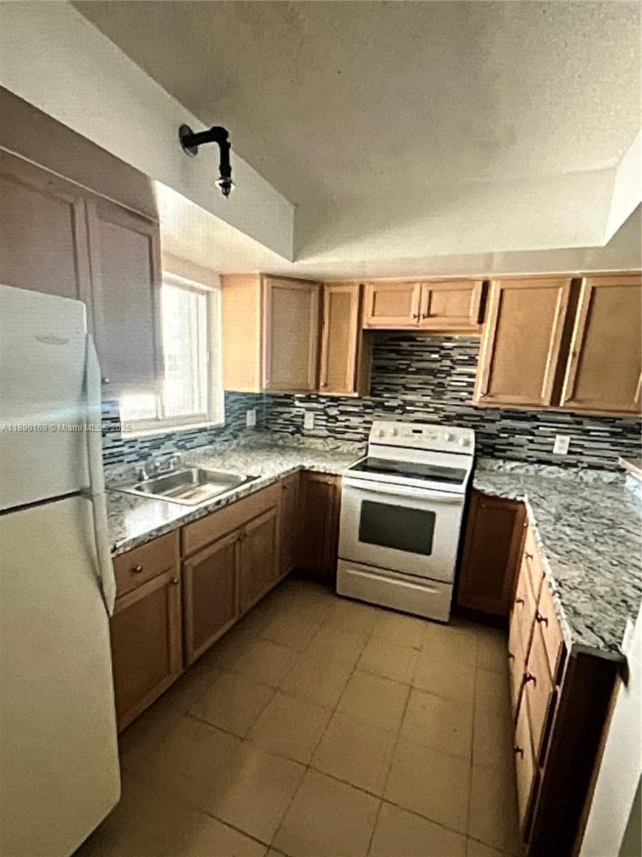 POINCIANA VILLAGE CONDO · #206 in Miami - Photo 10