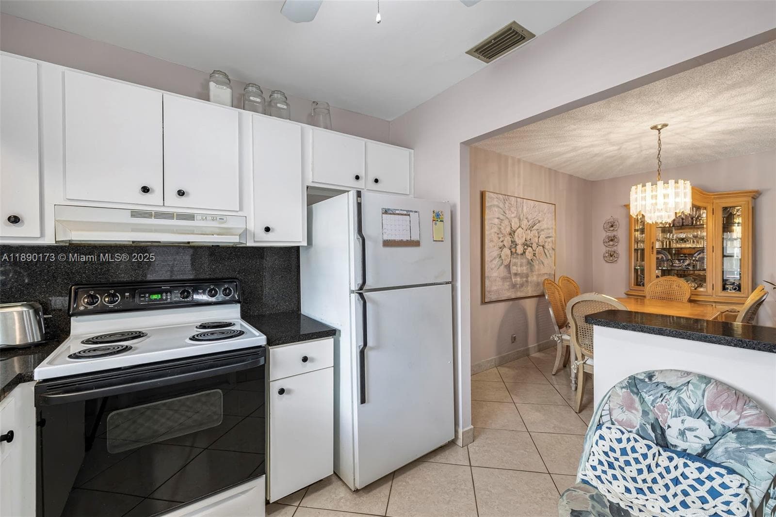BEVERLY HILLS CONDO · #U405 in Hollywood - Photo 2