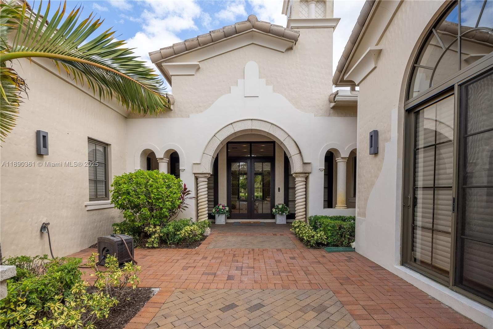 7120 Long Leaf Dr photo 2