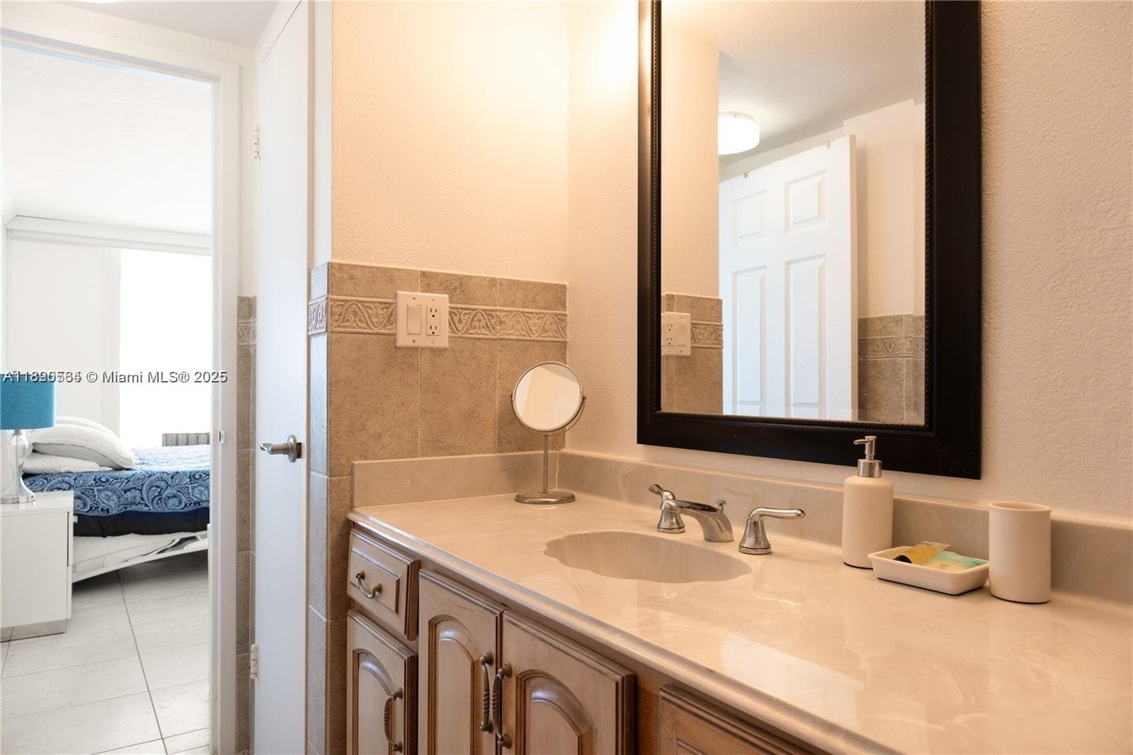 THE CARRIAGE HOUSE CONDO · #1111 in Miami Beach - Photo 23