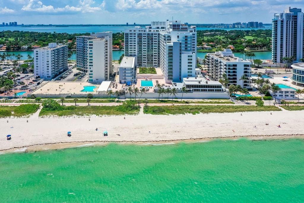 THE CARRIAGE HOUSE CONDO · #1530 in Miami Beach - Photo 4