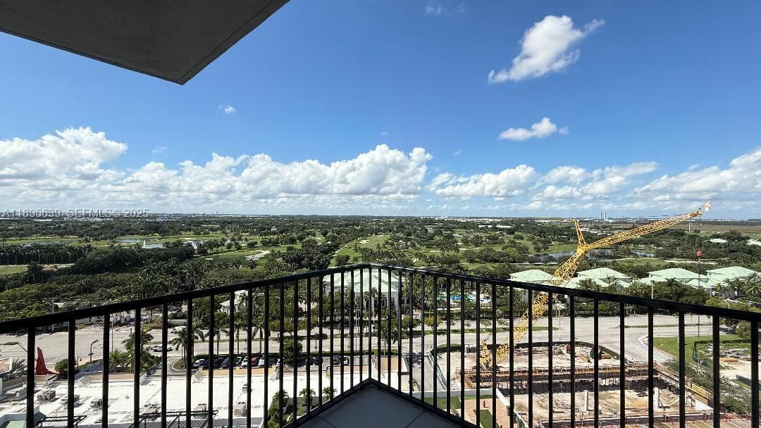 5300 PASEO CONDO · #1510 in Doral - Photo 2
