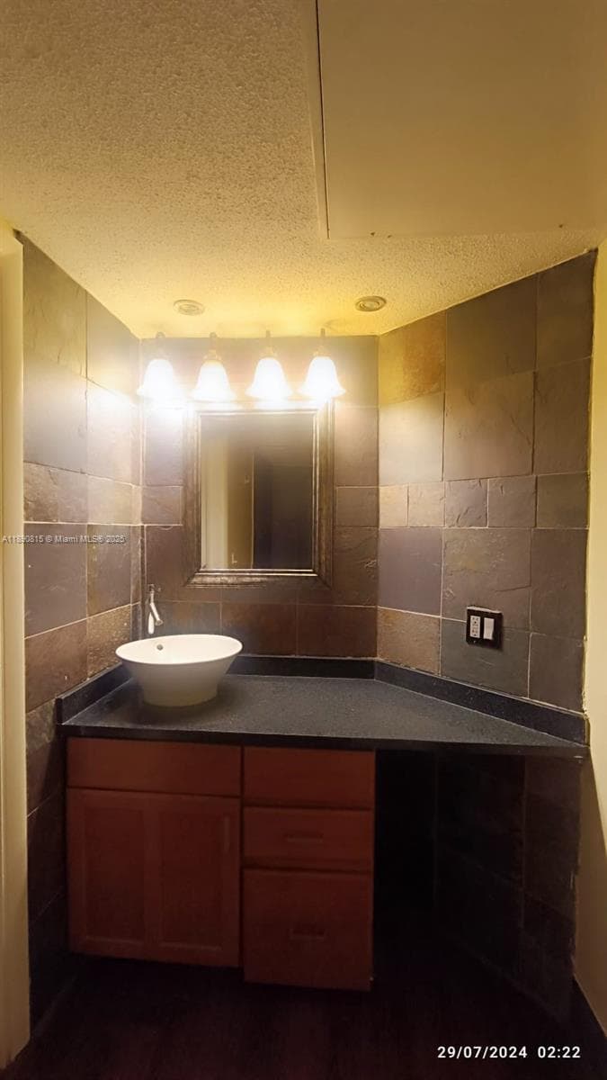 LAKEVIEW CLUB CONDO · #309 in Oakland Park - Photo 10