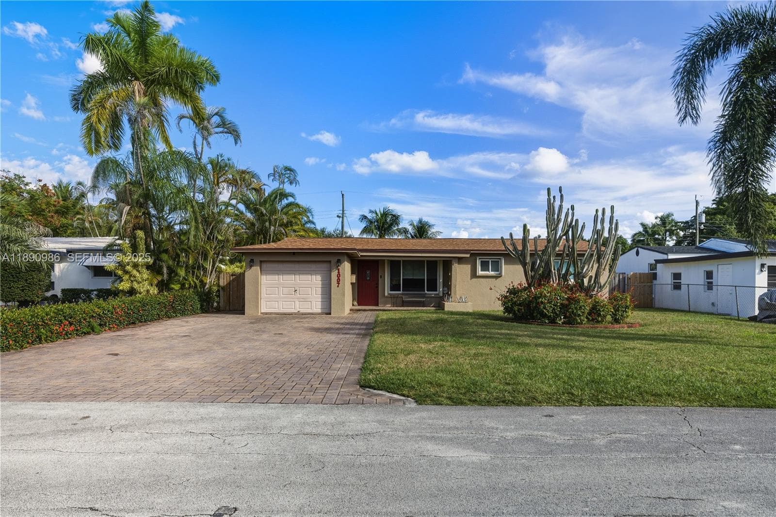 1007 N Golf Dr photo 3