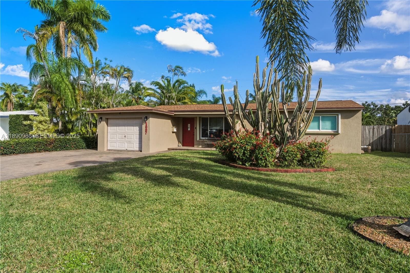 1007 N Golf Dr photo 4