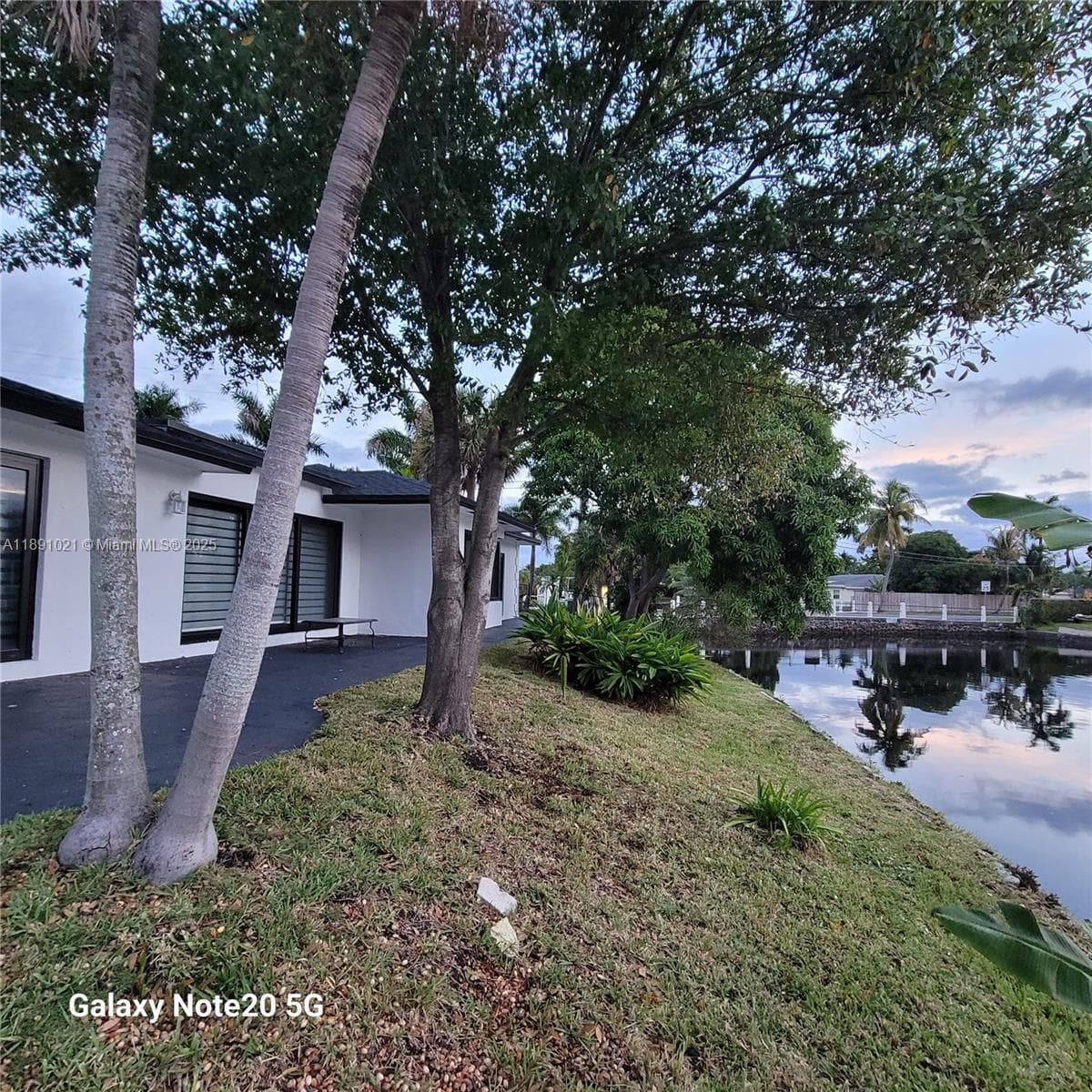 2856 NW 10th Ave photo 63