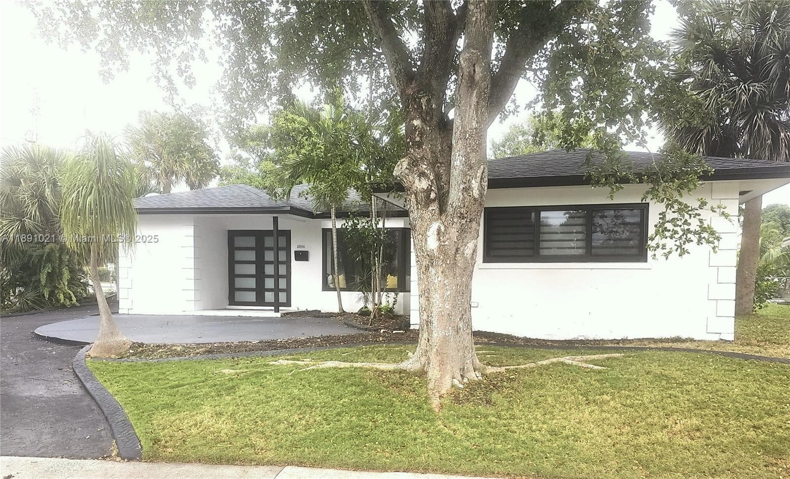 2856 NW 10th Ave photo 4