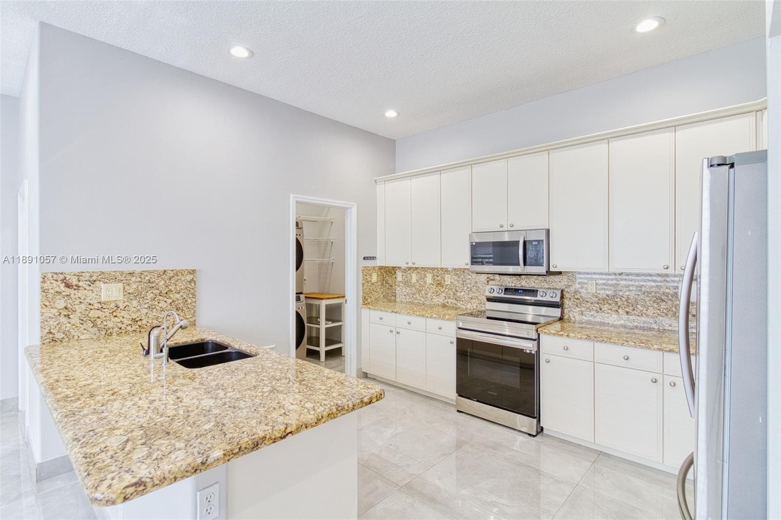 3810 SW 51st St photo 16