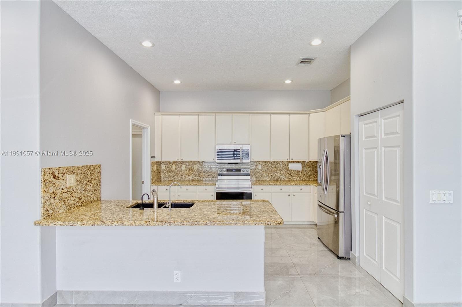 3810 SW 51st St photo 15