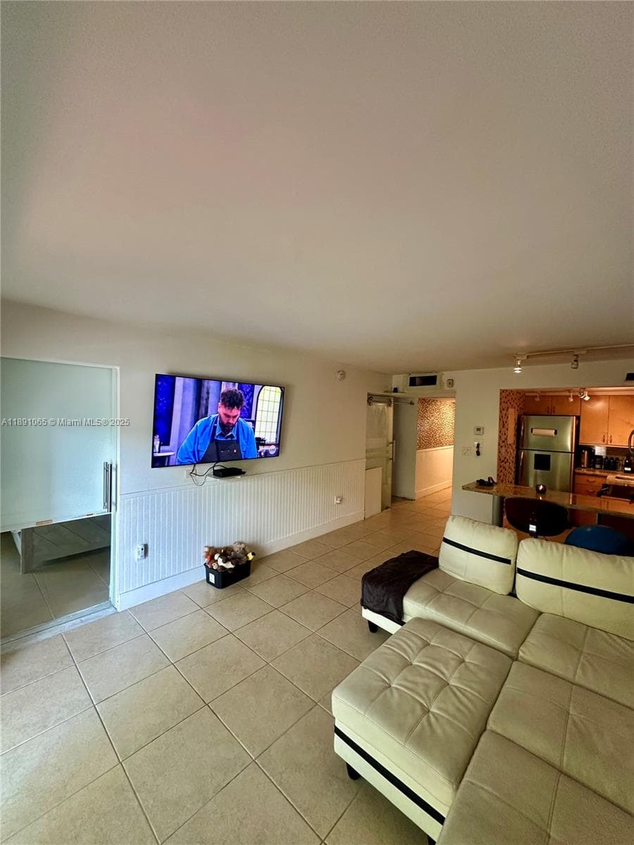 Cricket Clubhouse · #102 in Miami - Photo 5