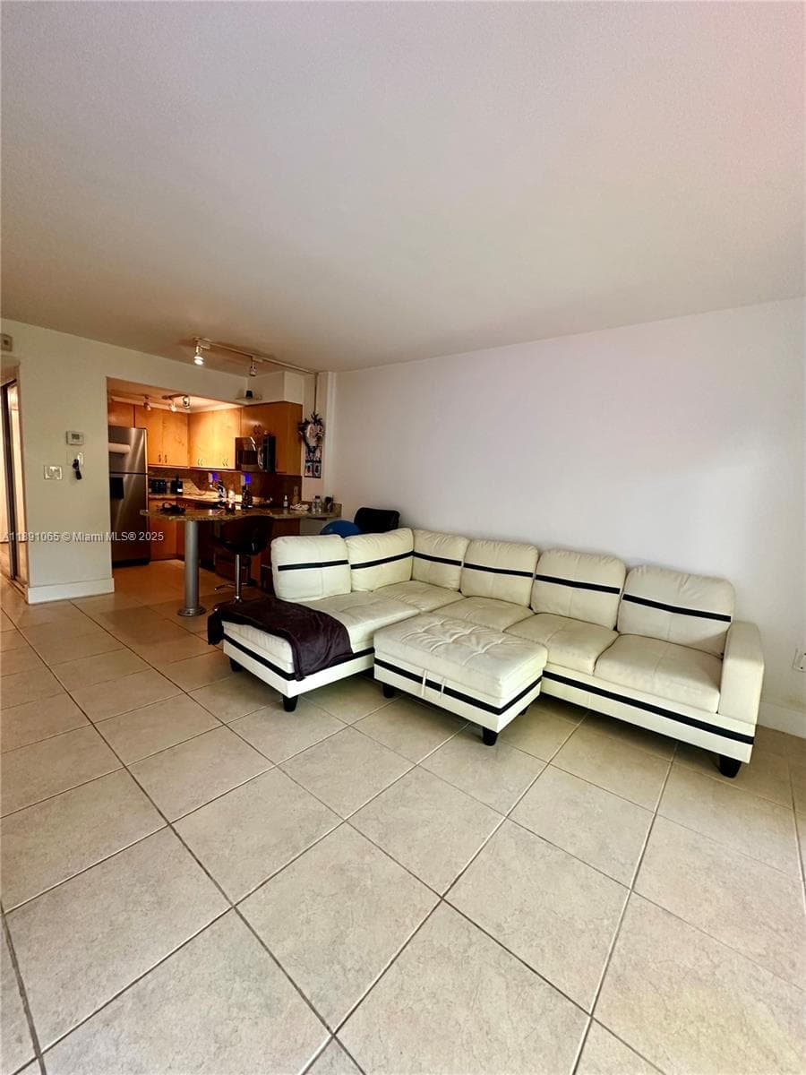 Cricket Clubhouse · #102 in Miami - Photo 4