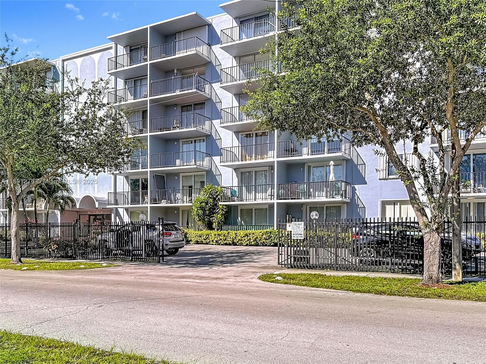 THREE HORIZONS EAST CONDO · #105 in North Miami - Photo 2