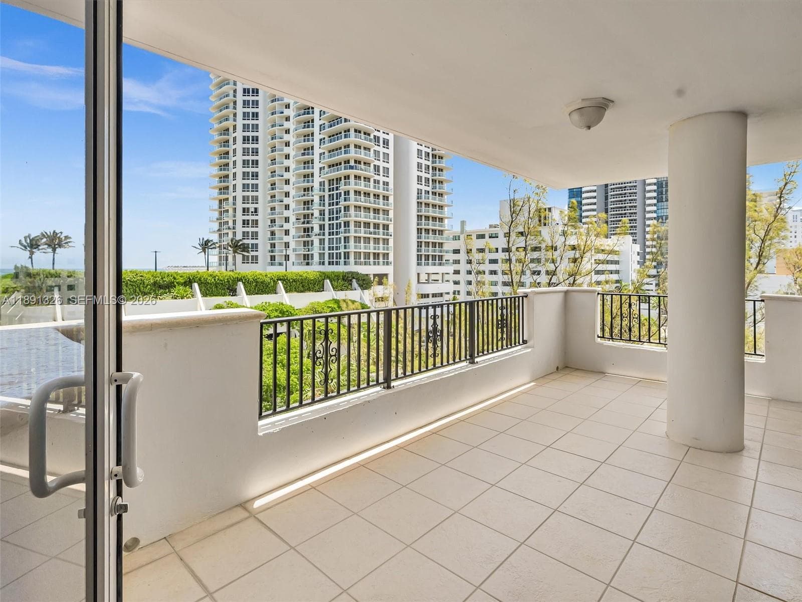 FLORIDA TOWER · #701 in Miami Beach - Photo 4