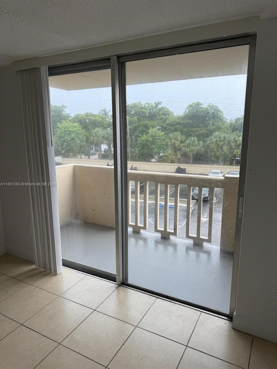 BAYVIEW PALMS CONDO · #333 in North Miami - Photo 4