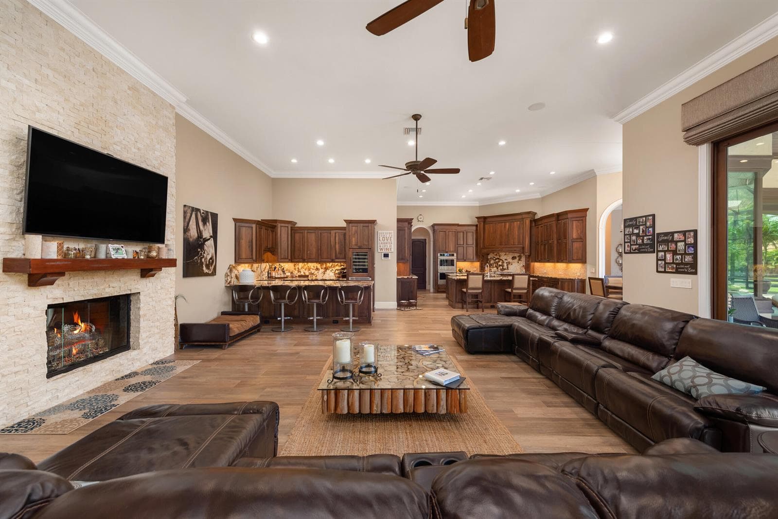Family Room & Bar