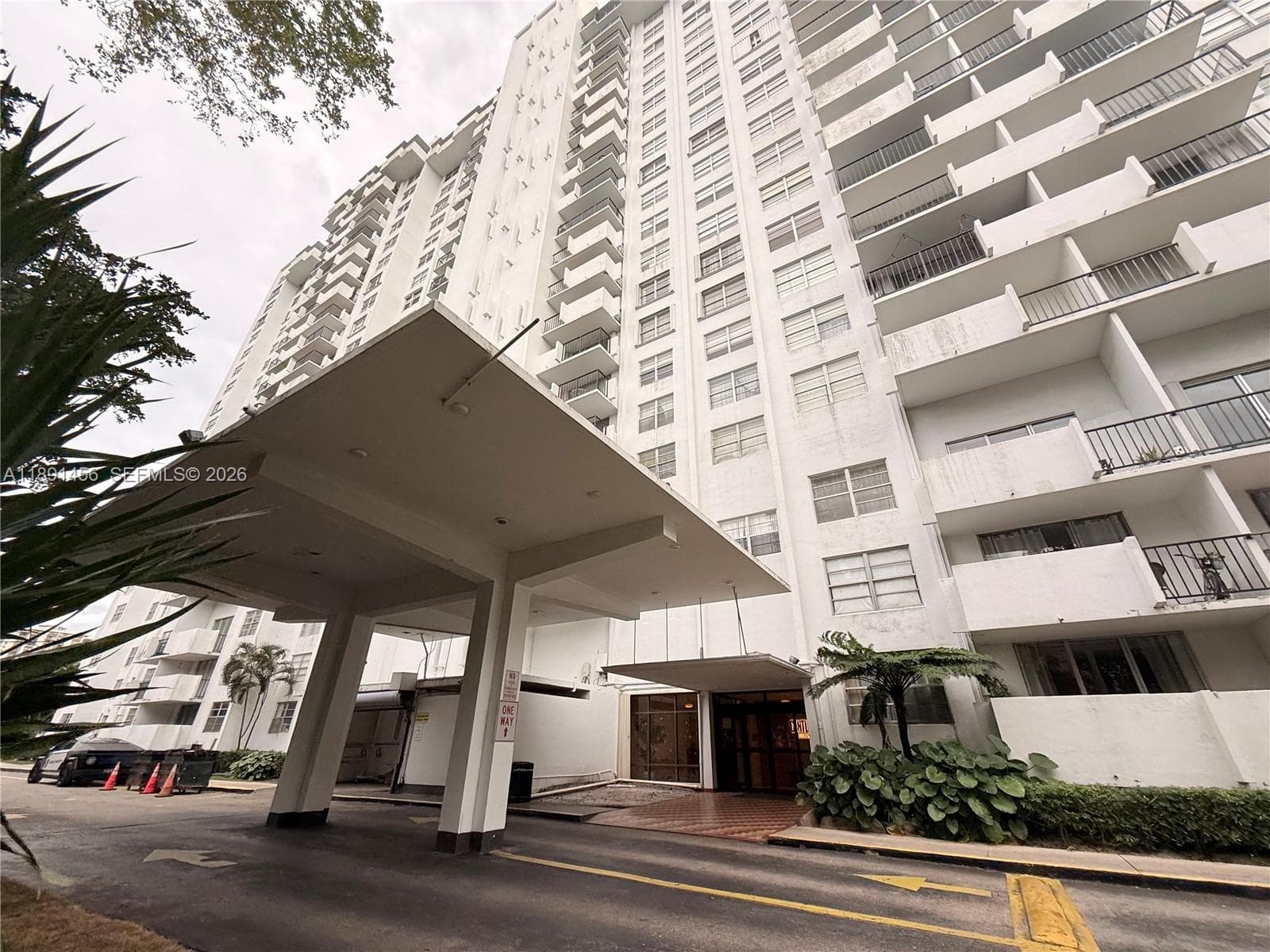COMMODORE PLAZA CONDO · #1415 in Aventura - Photo 1