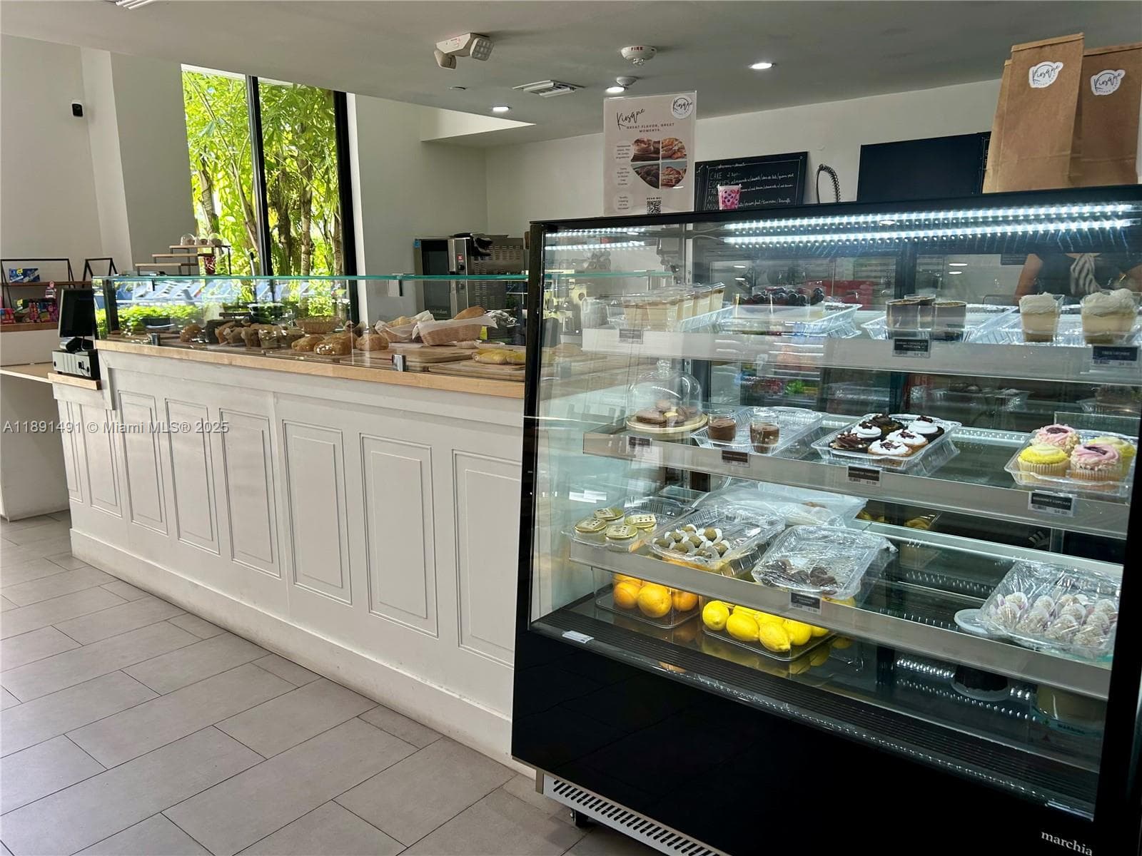 Mini Market /Cafe