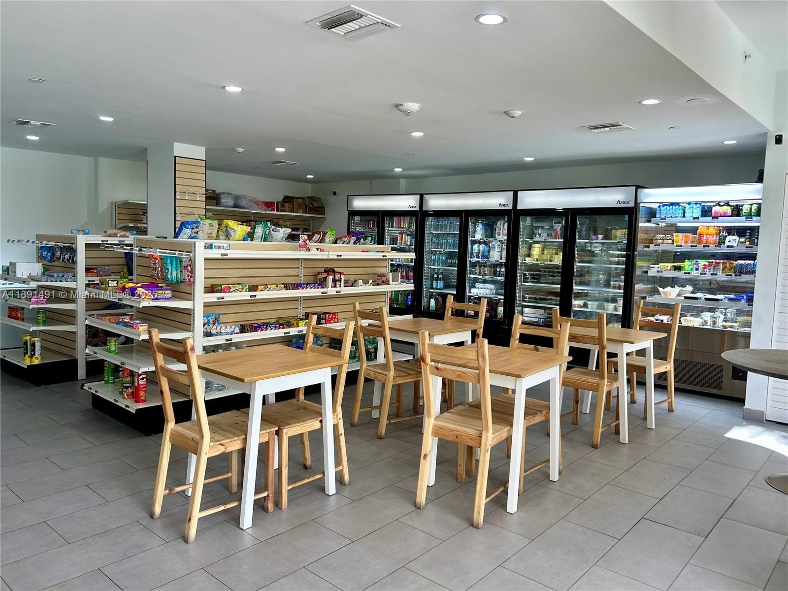 Mini Market / Cafe