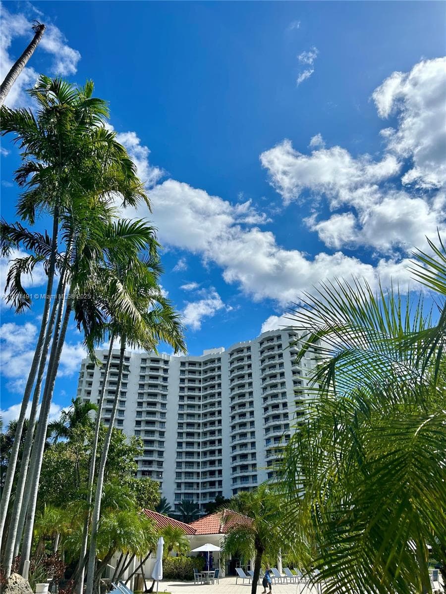 PARC CENTRAL AVENTURA EAS · #1517 in Aventura - Photo 65