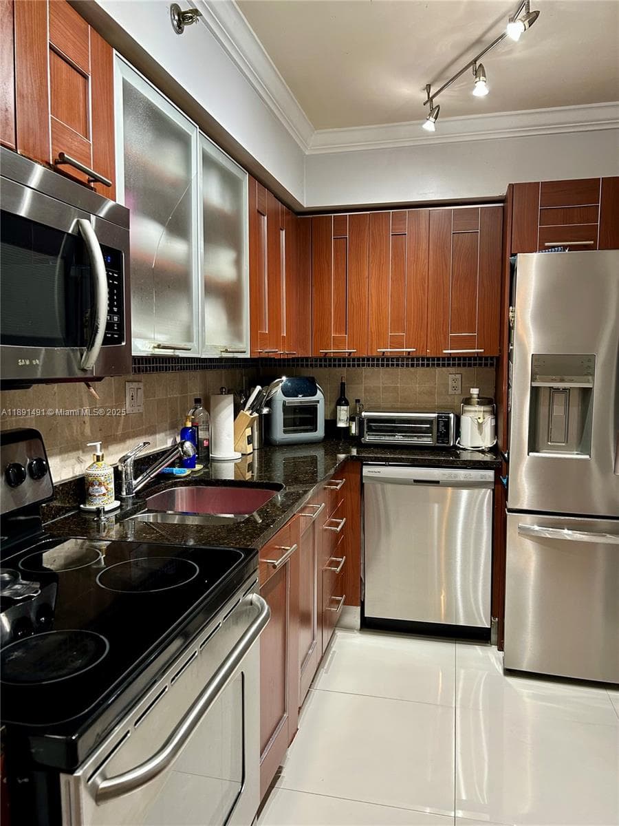 PARC CENTRAL AVENTURA EAS · #1517 in Aventura - Photo 11
